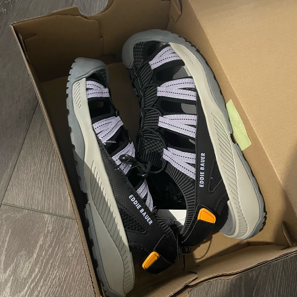 Brand new women’s Eddie Bauer sandals